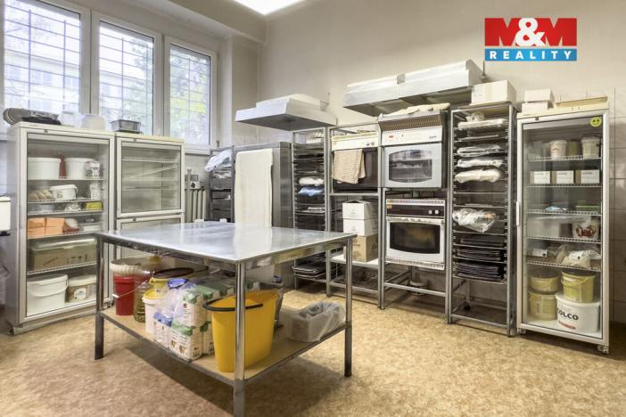 Prodej obchodního prostoru, Praha - Vršovice, Kubánské náměstí, 133 m2