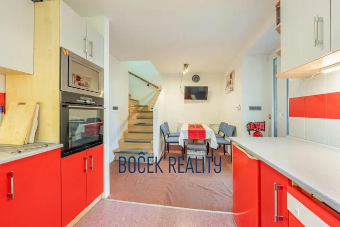 Prodej rodinného domu, Rynholec, nám. 1. máje, 259 m2