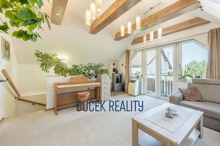 Prodej rodinného domu, Rynholec, nám. 1. máje, 259 m2