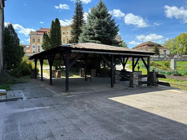 Prodej podílu ubytování, Týnec, 1050 m2