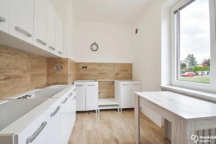 Prodej bytu 3+1, Dolany, 70 m2