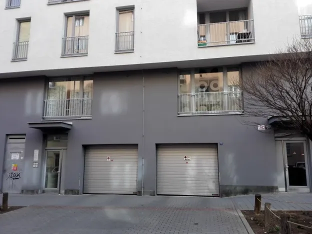 Pronájem garážového stání, Brno, Cihlářská, 18 m2