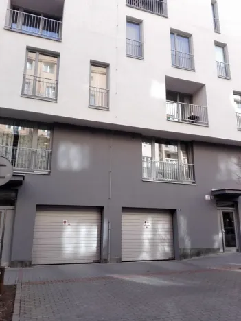 Pronájem garážového stání, Brno, Cihlářská, 18 m2