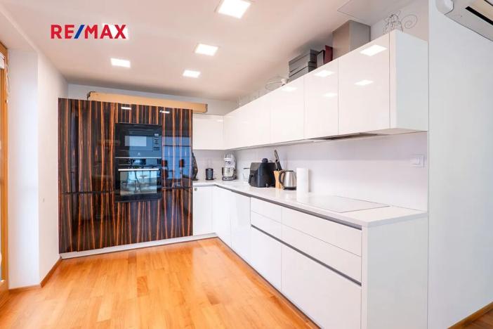 Pronájem bytu 2+kk, Praha - Holešovice, Komunardů, 68 m2