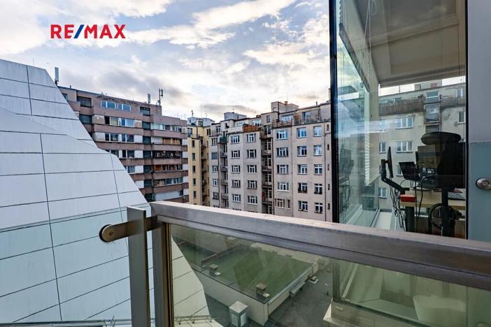 Pronájem bytu 2+kk, Praha - Holešovice, Komunardů, 68 m2