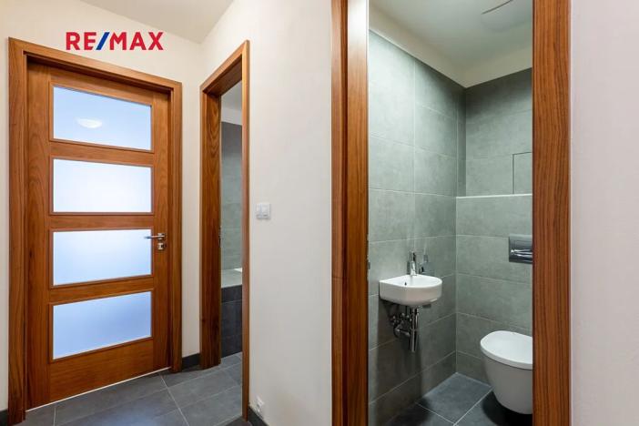 Pronájem bytu 2+kk, Praha - Holešovice, Komunardů, 68 m2