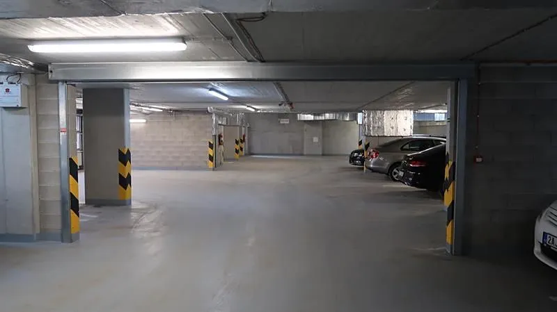 Pronájem garážového stání, Praha - Hodkovičky, Šífařská, 12 m2