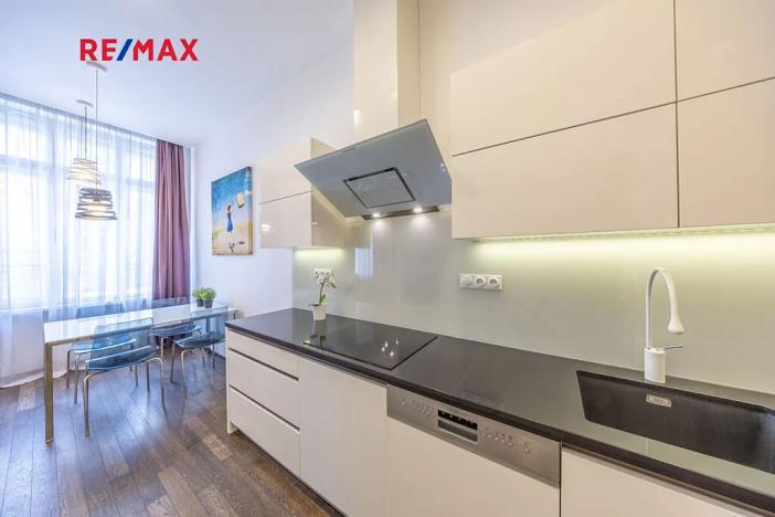 Prodej bytu 2+kk, Praha - Staré Město, Křižovnická, 71 m2