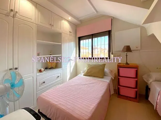 Prodej vícegeneračního domu, Torrevieja, Španělsko, 91 m2