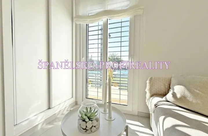 Prodej vily, Torrevieja, Španělsko, 100 m2