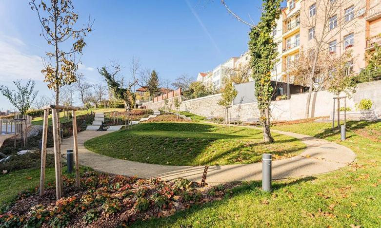 Pronájem kanceláře, Praha - Smíchov, Holečkova, 345 m2