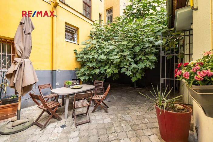 Prodej kanceláře, Praha - Karlín, Pernerova, 60 m2