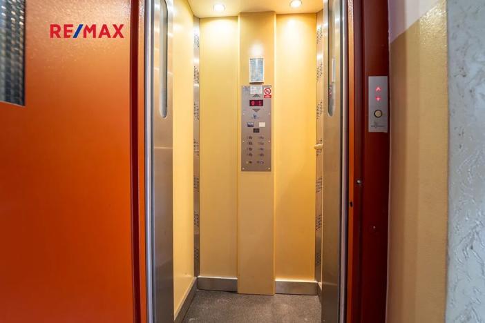 Prodej bytu 2+kk, Praha - Holešovice, Veverkova, 58 m2