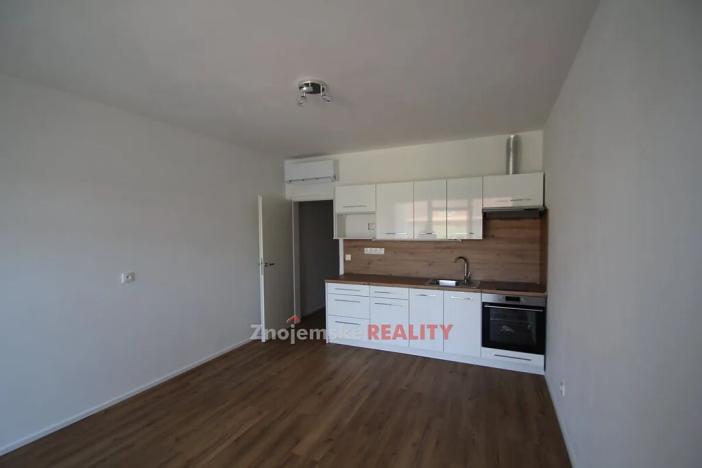 Pronájem bytu 1+kk, Znojmo, Jarošova, 29 m2