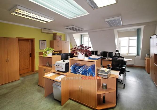 Pronájem kanceláře, Znojmo, 1000 m2