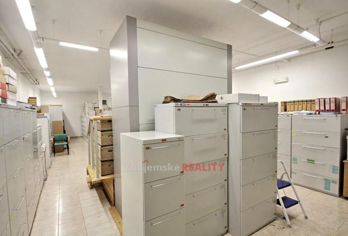 Pronájem kanceláře, Znojmo, 1000 m2