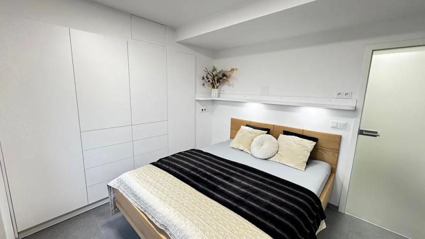 Pronájem bytu 2+kk, Pardubice, Na Třísle, 51 m2