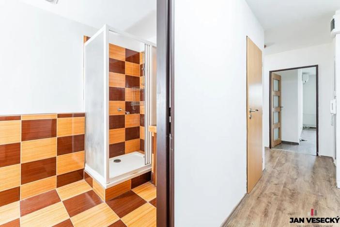 Prodej bytu 3+1, Praha - Horní Počernice, Lhotská, 73 m2