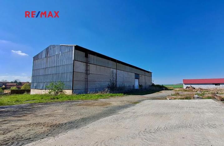 Pronájem výrobních prostor, Dolní Chvatliny, 3690 m2