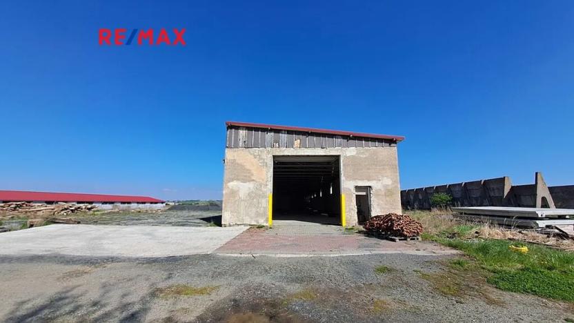 Pronájem výrobních prostor, Dolní Chvatliny, 3690 m2