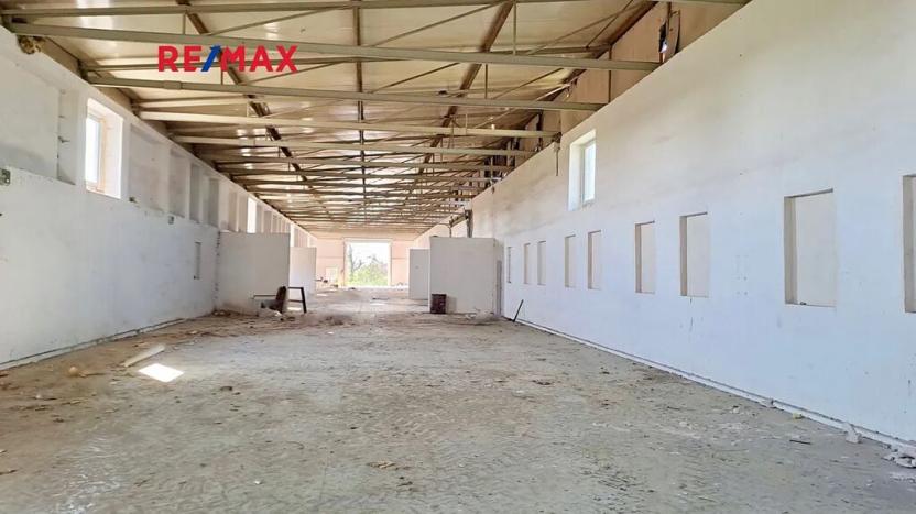 Pronájem skladu, Dolní Chvatliny, 3690 m2