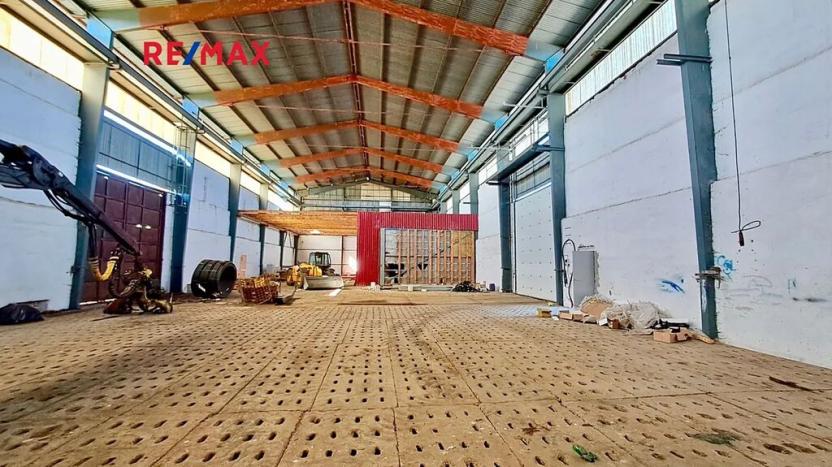 Prodej výrobních prostor, Dolní Chvatliny, 3690 m2