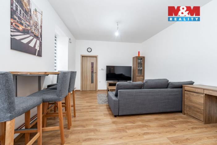 Prodej činžovního domu, Studená, nám. Sv. J. Nepomuckého, 229 m2