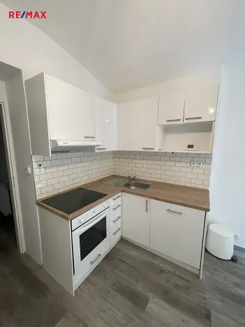 Pronájem bytu 2+kk, Praha - Vršovice, Moskevská, 59 m2
