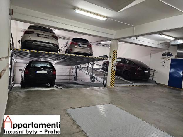 Pronájem garážového stání, Praha - Nové Město, Štěpánská, 15 m2