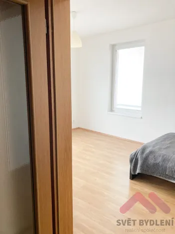 Pronájem bytu 1+kk, Praha - Hloubětín, Nademlejnská, 31 m2