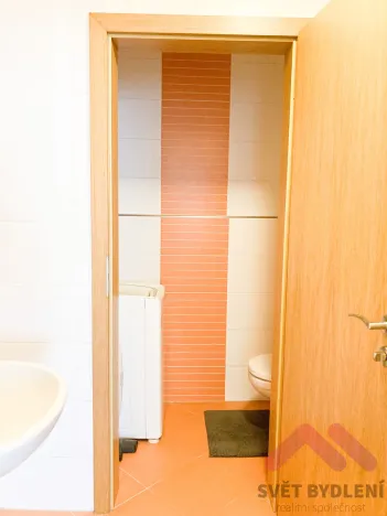 Pronájem bytu 1+kk, Praha - Hloubětín, Nademlejnská, 31 m2