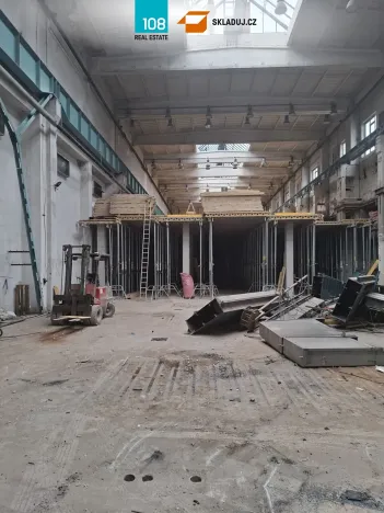 Pronájem skladu, Praha - Smíchov, Křížová, 6000 m2