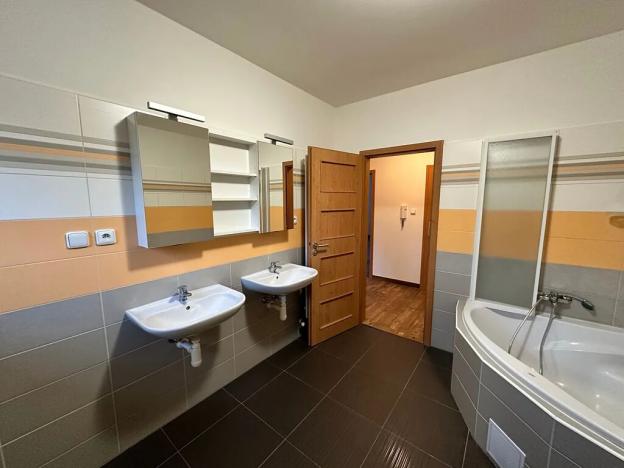 Pronájem bytu 2+kk, Děčín, Na Slatinách, 58 m2