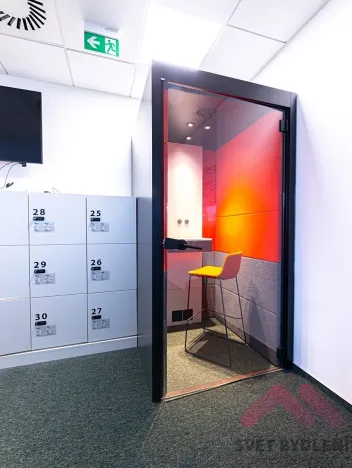 Pronájem kanceláře, Praha - Karlín, Sokolovská, 289 m2