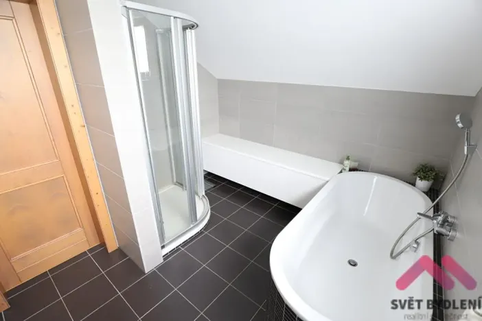 Pronájem rodinného domu, Praha - Dubeč, Kolocova, 221 m2