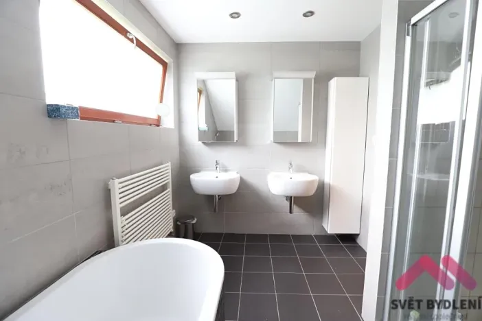 Pronájem rodinného domu, Praha - Dubeč, Kolocova, 221 m2