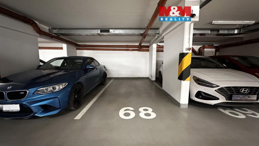 Prodej garážového stání, Praha - Strašnice, Názovská, 18 m2