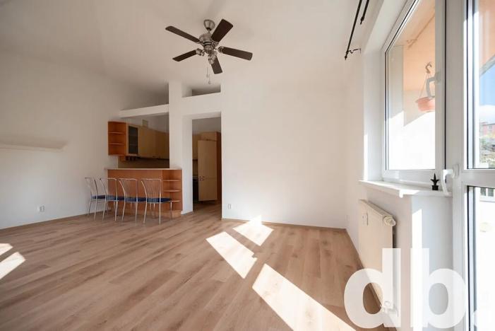 Pronájem bytu 3+kk, Karlovy Vary, Rumunská, 76 m2