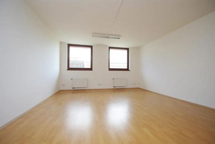 Pronájem kanceláře, Praha - Smíchov, Štefánikova, 63 m2