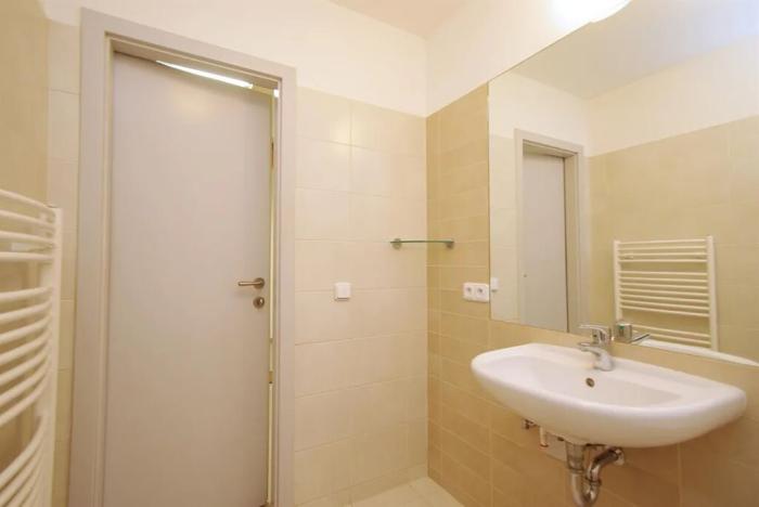 Pronájem kanceláře, Praha - Smíchov, Štefánikova, 63 m2