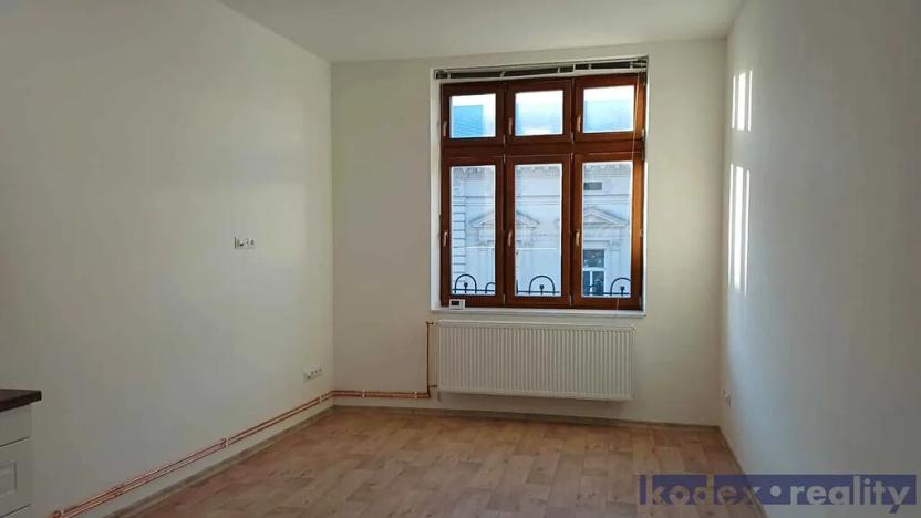 Pronájem bytu 2+kk, Hradec Králové, Československé armády, 34 m2