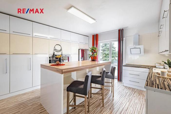 Prodej rodinného domu, České Velenice, Komenského, 247 m2