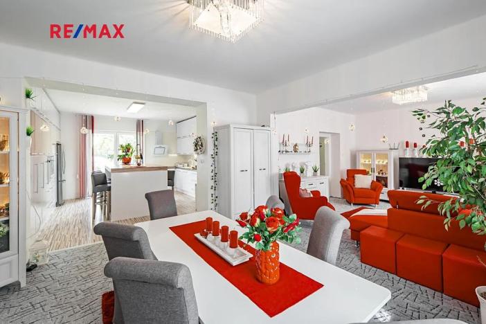 Prodej rodinného domu, České Velenice, Komenského, 247 m2