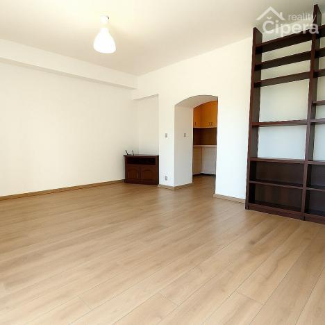 Pronájem bytu 1+1, Praha - Dubeč, náměstí U lípy svobody, 32 m2