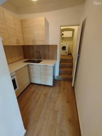 Pronájem bytu 1+1, Praha - Dubeč, náměstí U lípy svobody, 32 m2