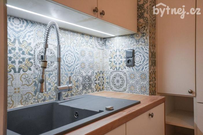 Pronájem bytu 2+1, Praha - Bubeneč, Puškinovo náměstí, 65 m2