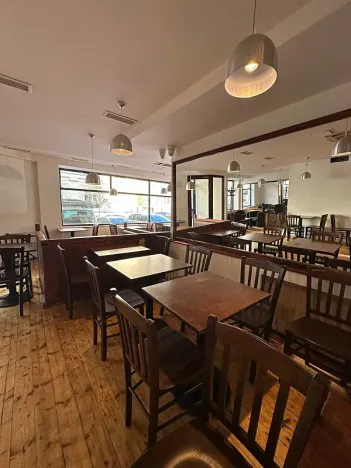 Pronájem restaurace, Praha - Žižkov, Jeseniova, 117 m2