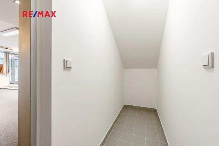 Pronájem kanceláře, Praha - Smíchov, Kováků, 103 m2