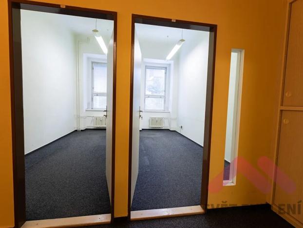 Pronájem kanceláře, Praha - Karlín, Peckova, 212 m2