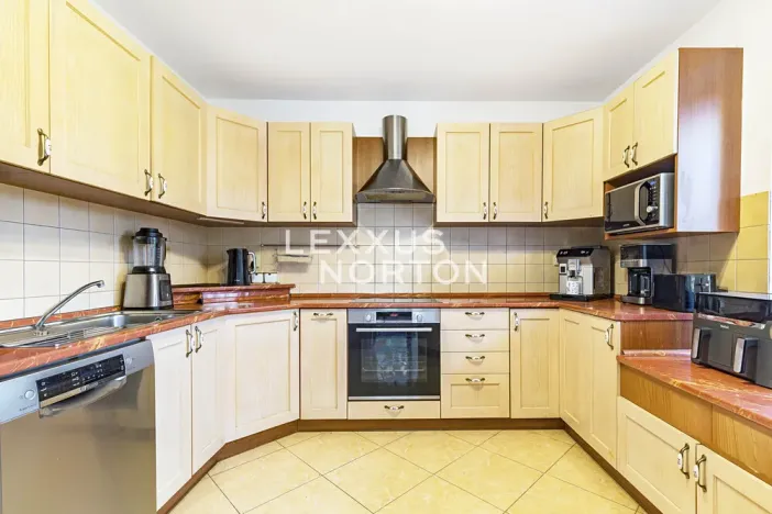 Prodej rodinného domu, Benešov, 264 m2